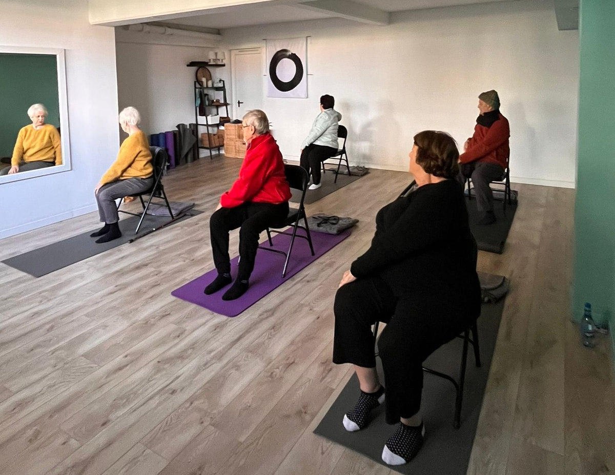 Yoga sur Chaise, un yoga complet pour pratiquer en toute sécurité