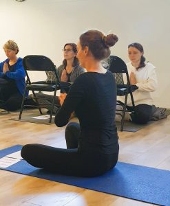 Professeur de yoga chez Amaté. Atélier de automassage